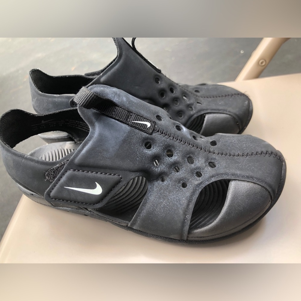 Nike sunray protect 2 size 12c